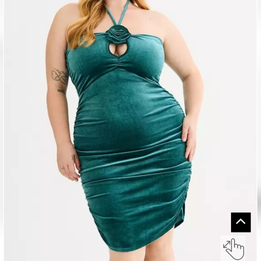 NWOT Torrid Retro Chic Rose Neck  Velvet Bodycon Dress
